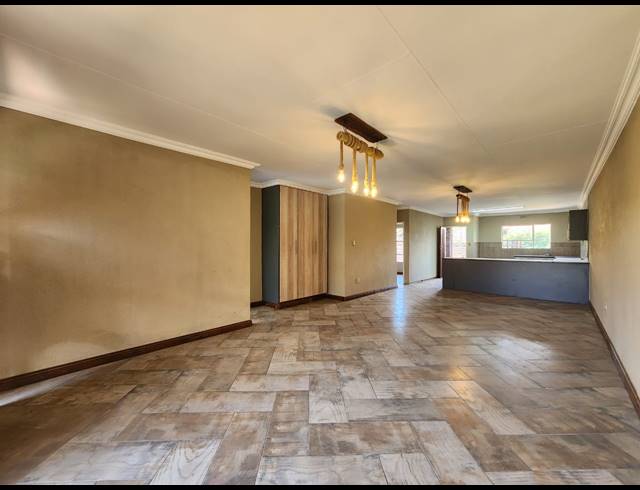 2 BEDROOM TOWNHOUSE FOR SALE IN THREE RIVERS